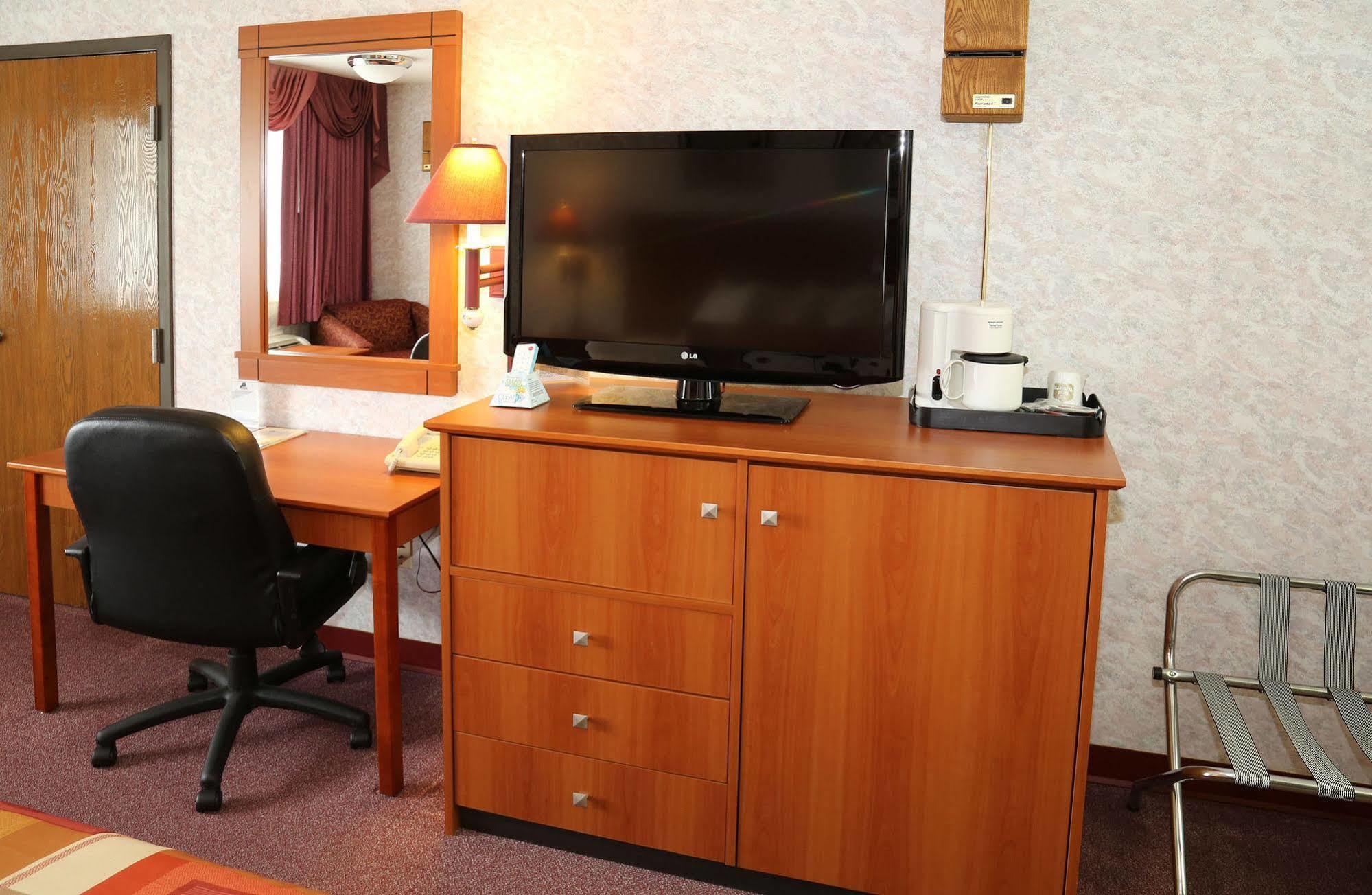 Magnuson Hotel Howell/Brighton Ngoại thất bức ảnh