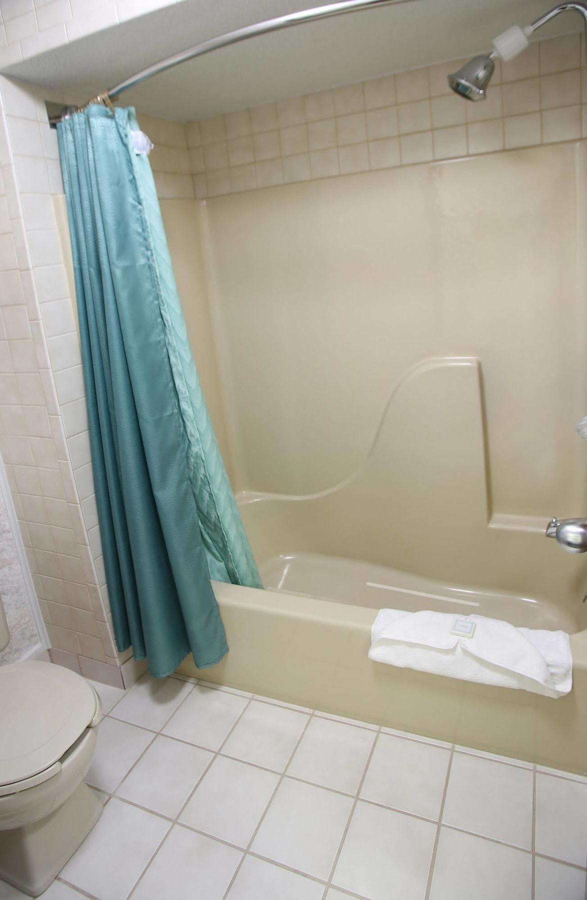 Magnuson Hotel Howell/Brighton Ngoại thất bức ảnh